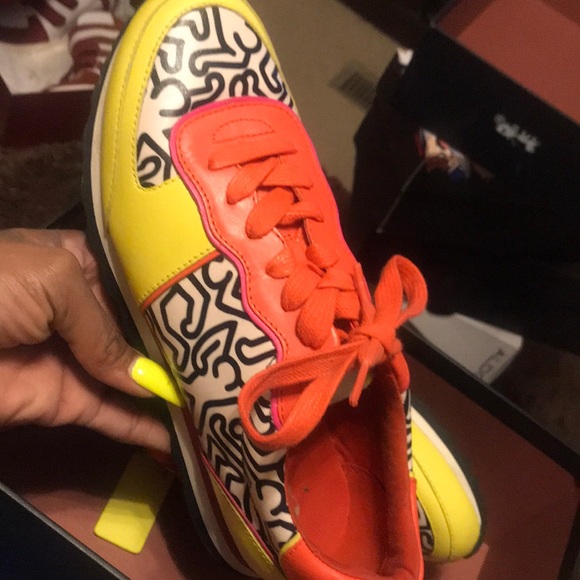 Shoes - Picture 4 of 5